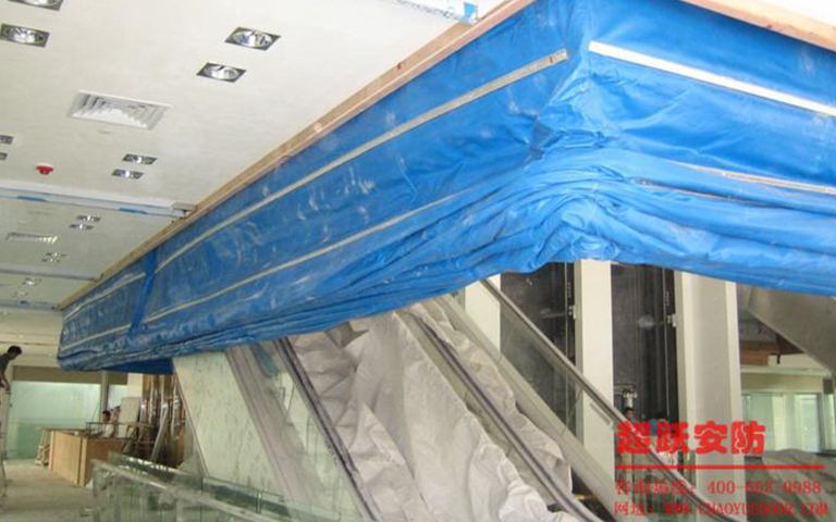 2013.11.21臨縣陽(yáng)府井超市楊經(jīng)理選用山西超躍雙軌無(wú)機(jī)布防火卷簾