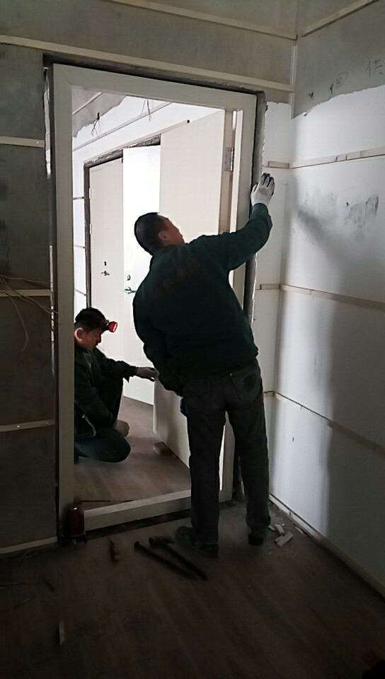 11月16日太原市動(dòng)物園停車場防火門整改施工作業(yè)圖片