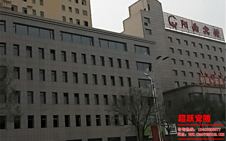 2017年11月9日陽曲縣萬辰小區(qū)安裝防火門施工作業(yè)圖片