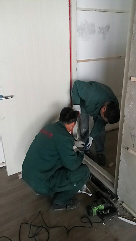 2017年11月16日太原市動物園停車場防火門整改施工現(xiàn)場