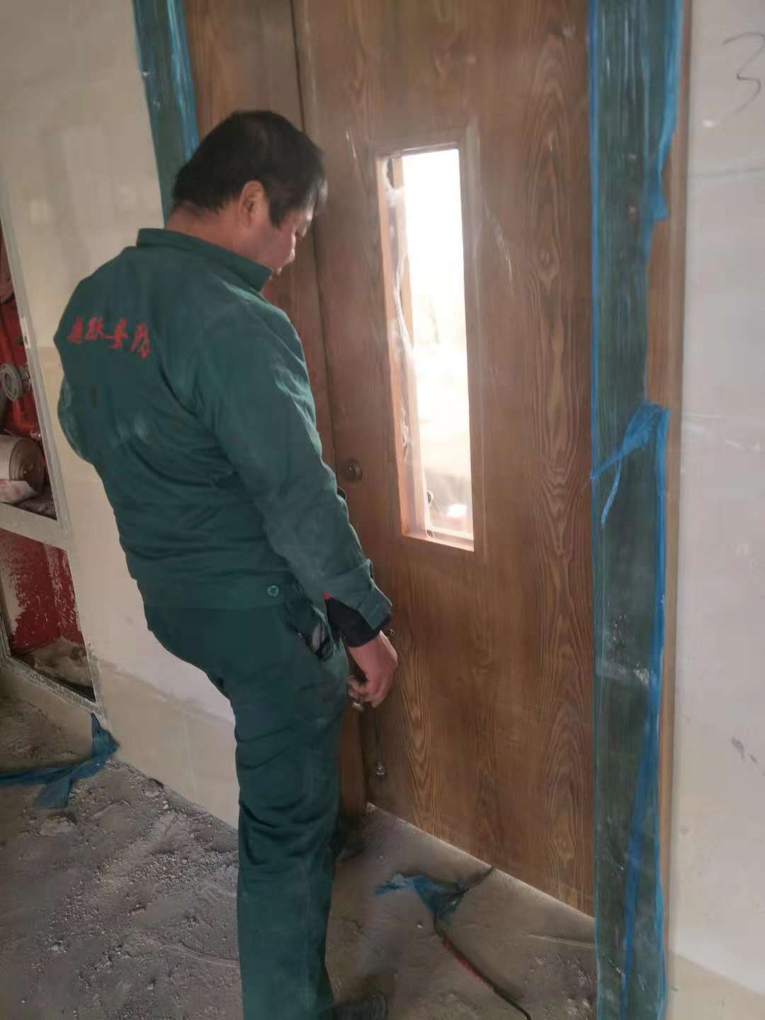 2018年11月19日39中進戶門安裝現場